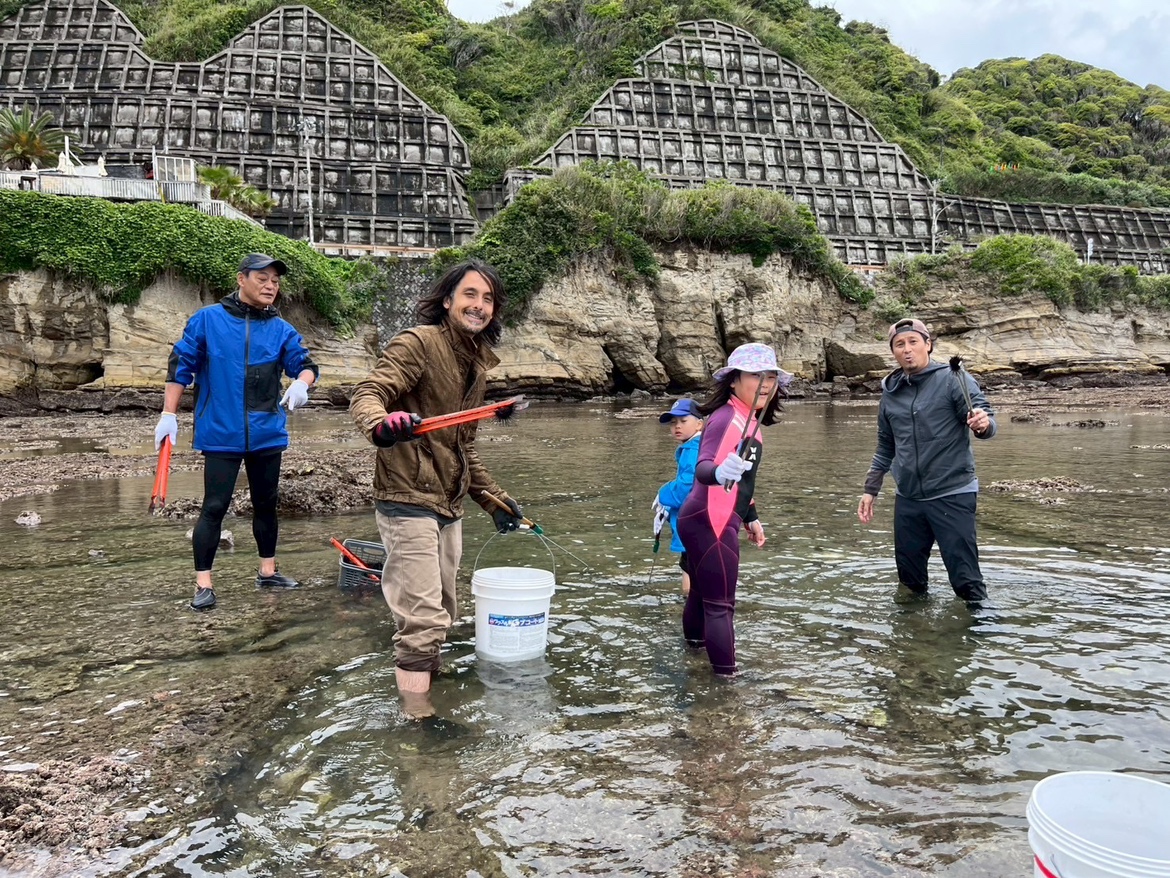 環境活動 逗子 ウニ拾い 湘南 茅ヶ崎 がんこ本舗 すすぎ0 海へ 地域洗剤 まつぼっくり洗剤